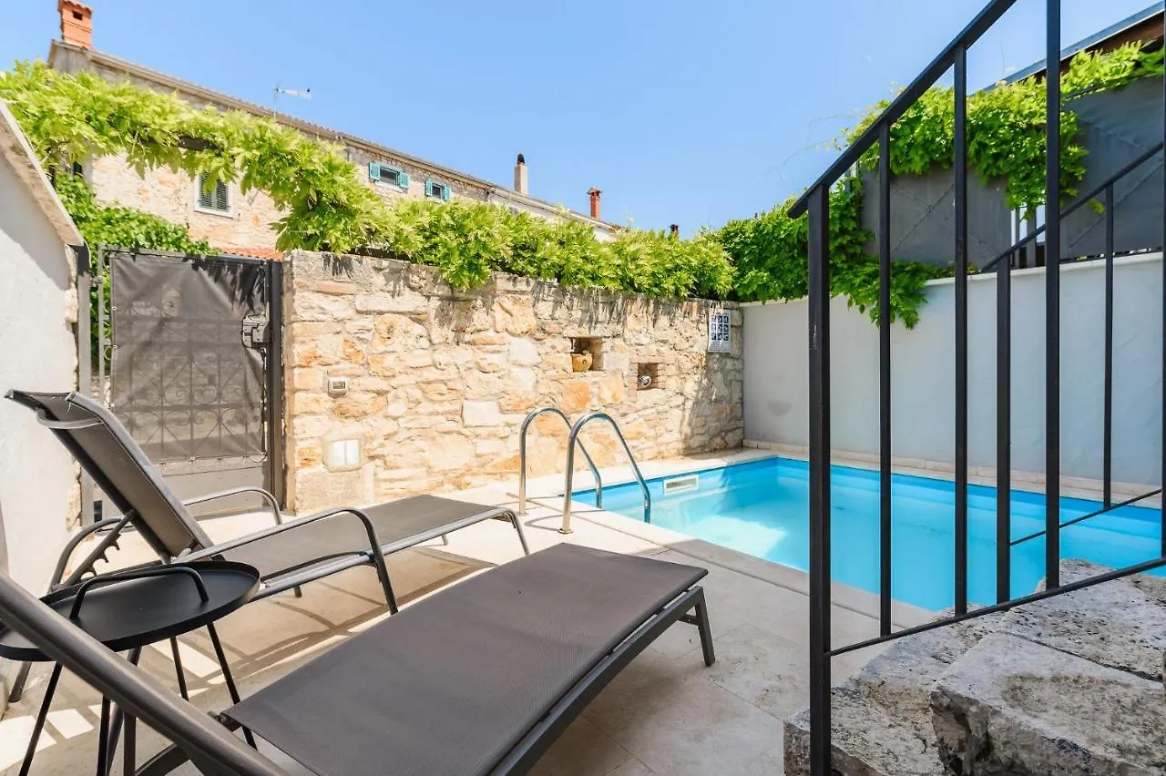Casa De Stalla Porec 0*,